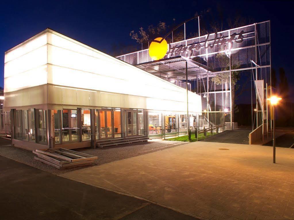Hotel Orange Wings Krems Esterno foto
