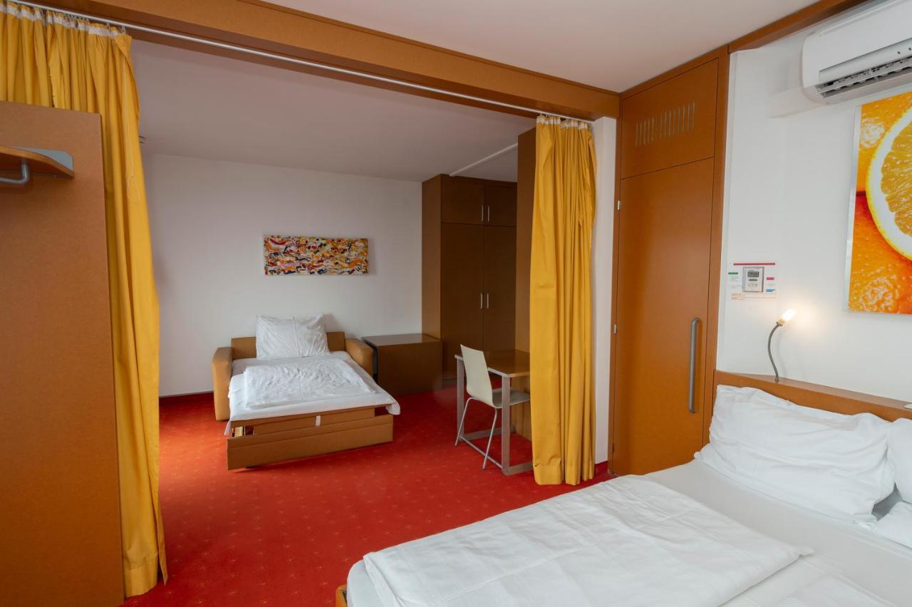 Hotel Orange Wings Krems Esterno foto