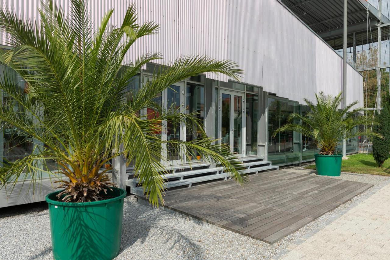 Hotel Orange Wings Krems Esterno foto