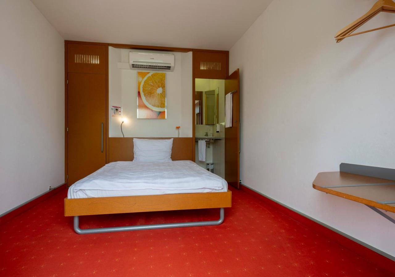 Hotel Orange Wings Krems Esterno foto
