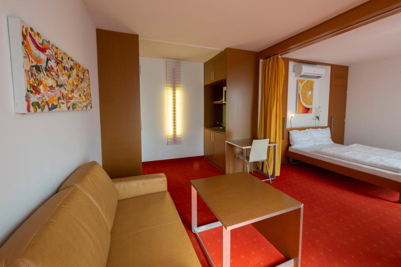 Hotel Orange Wings Krems Esterno foto