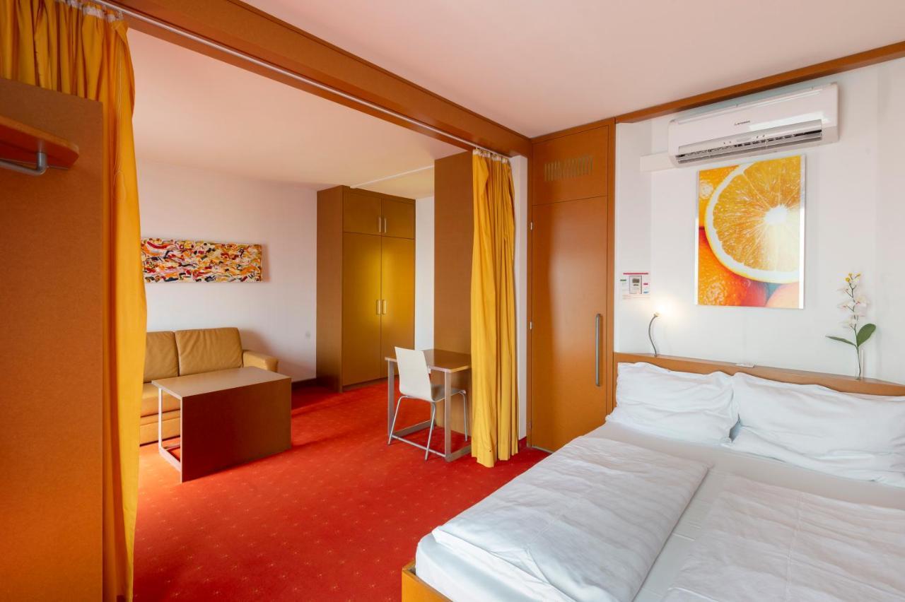 Hotel Orange Wings Krems Esterno foto