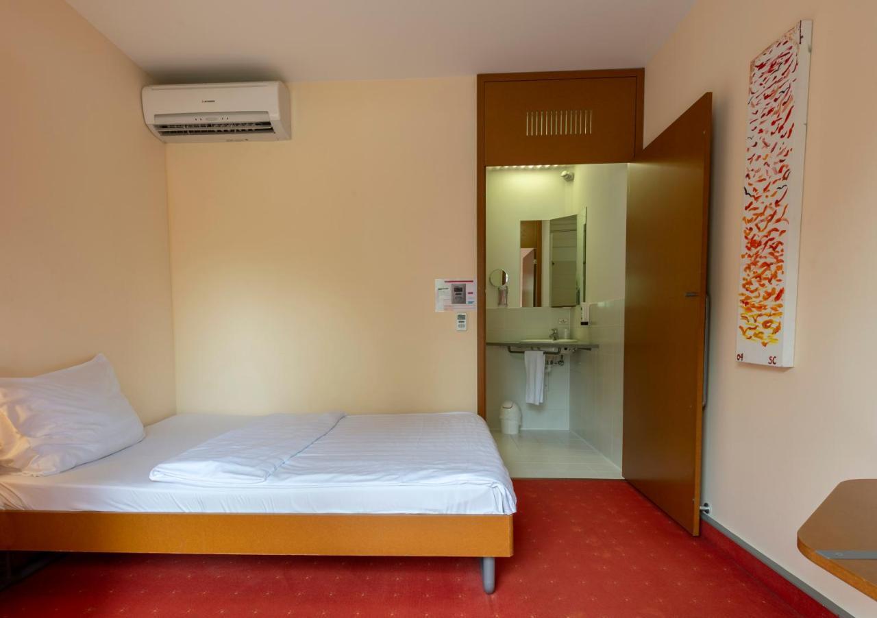 Hotel Orange Wings Krems Esterno foto